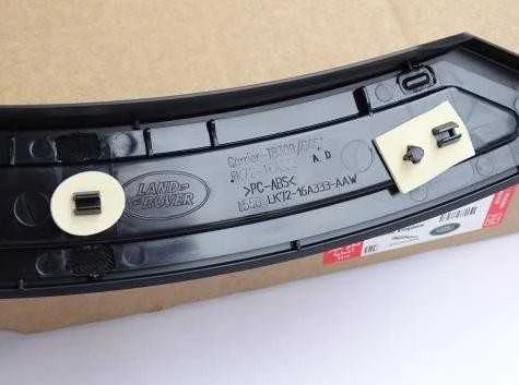 LAND ROVER DISCOVERY SPORT L550 galinio kairiojo sparno moldingas originalus LR128133