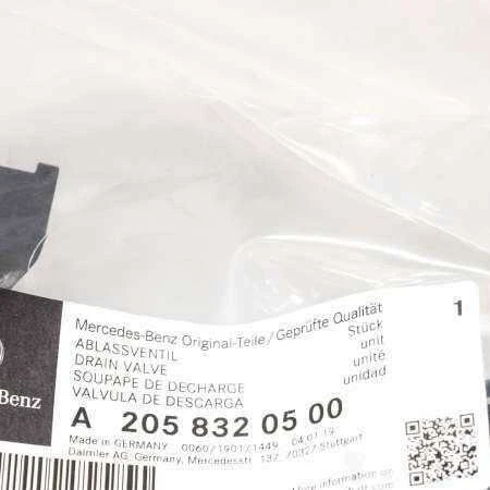 MERCEDES-BENZ C-CLASS W205 dešinysis išleidimo vožtuvas originalus A2058320500