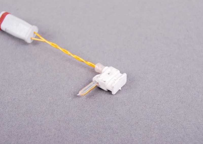 Mercedes Benz E 200 E 220 E 270 Remslijtage Sensor Originalus A2115400717