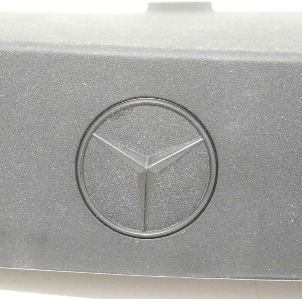 MERCEDES-BENZ E-CLASS W210 variklio dangtelis originalus A1111580185