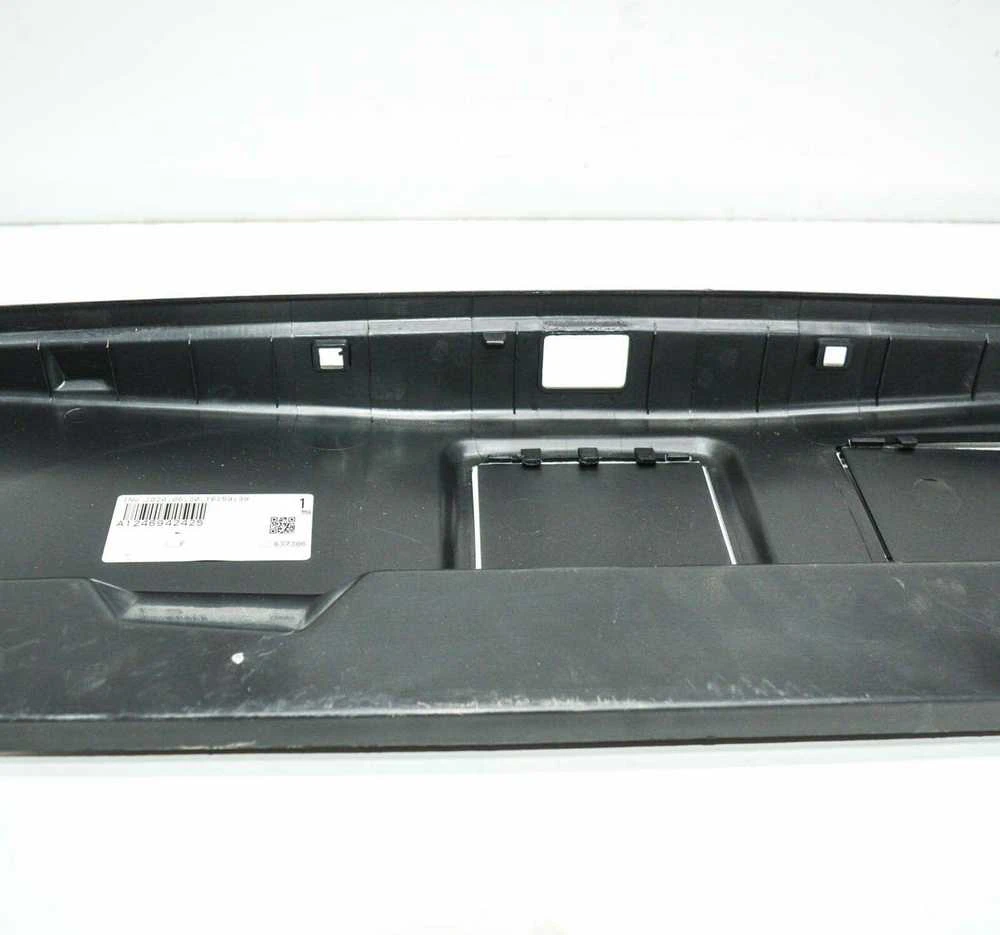 Mercedes-Benz W124 sedano apdailos detalės originalios A1246942425