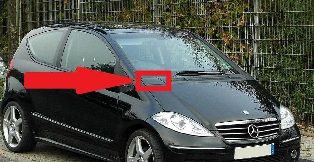 Mercedes-Benz W169 priekinis dešinysis vandens nutekėjimo dangtelis originalus A1698300075
