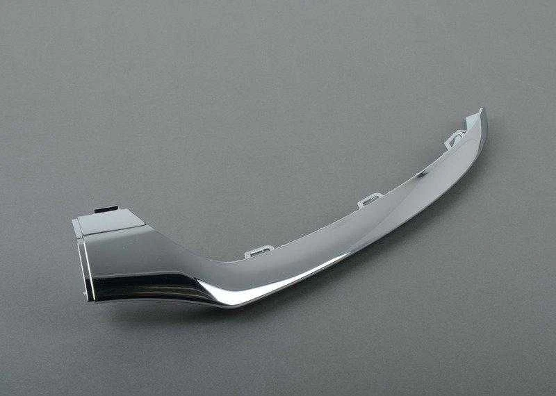 Mercedes-Benz W205 priekinio bamperio apatinės lūpos chromuota apdaila kairė originali A2058851374