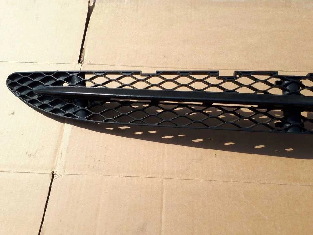 Mercedes-Benz W221 priekinio bamperio apatinės grotelės originalios A2218850523