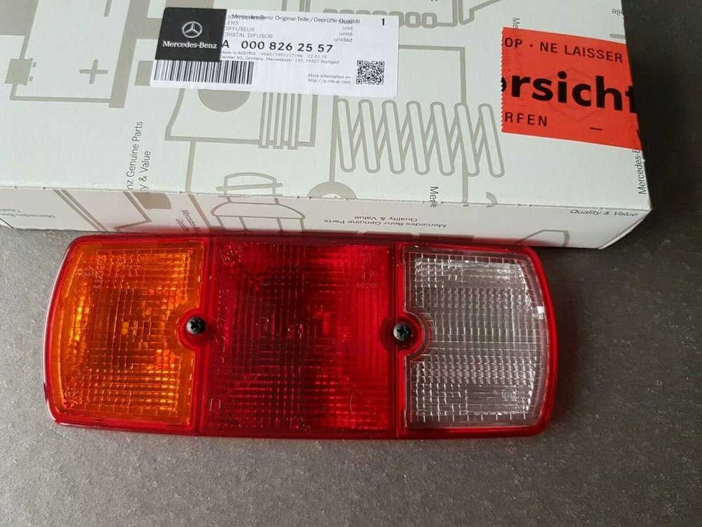 Mercedes-Benz W460 galinio žibinto galinio žibinto objektyvas dešinėje pusėje originalus A0008262557