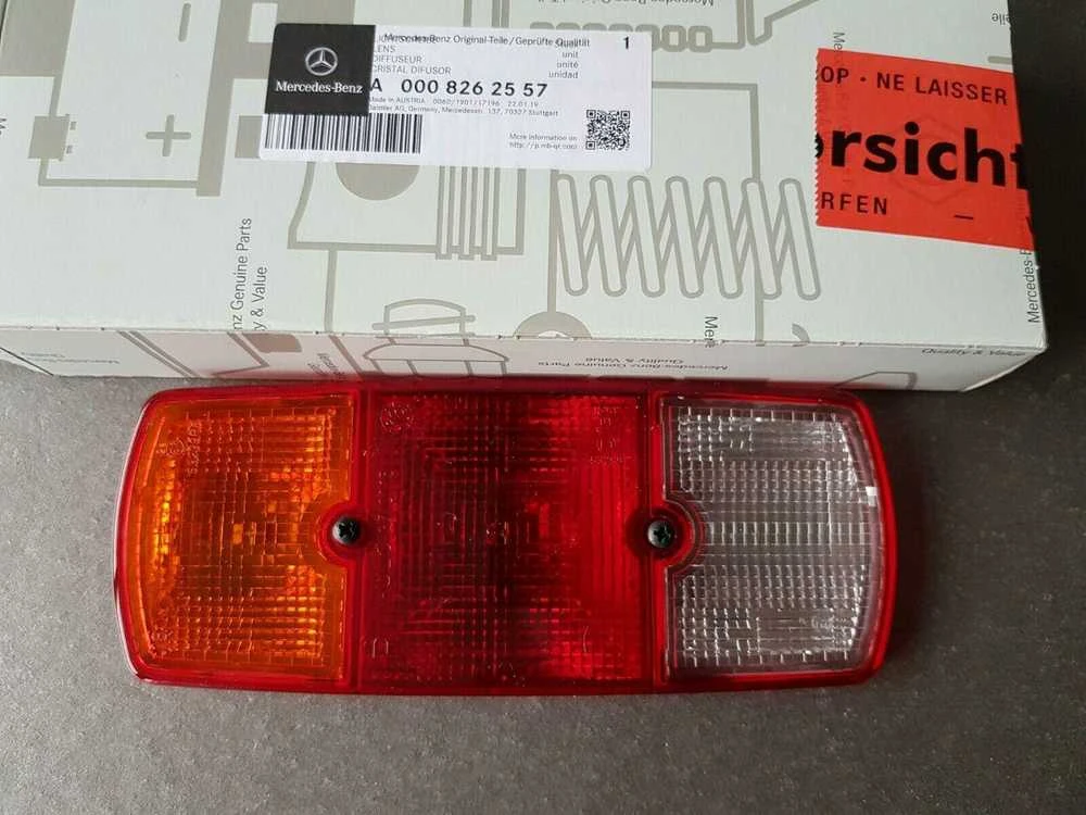 Mercedes-Benz W460 galinio žibinto galinio žibinto objektyvas dešinėje pusėje originalus A0008262557