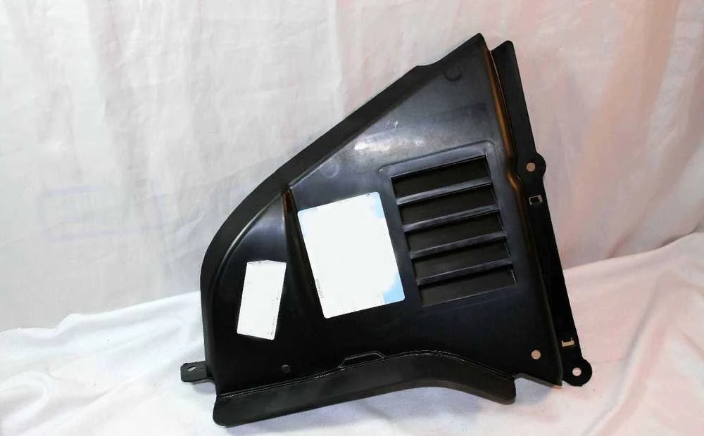 NAUJA ORIGINALI PRIEKINĖ DEŠINĖ VARIKLIO APSAUGA BMW 5 SERIJA E60 E61 51717033754