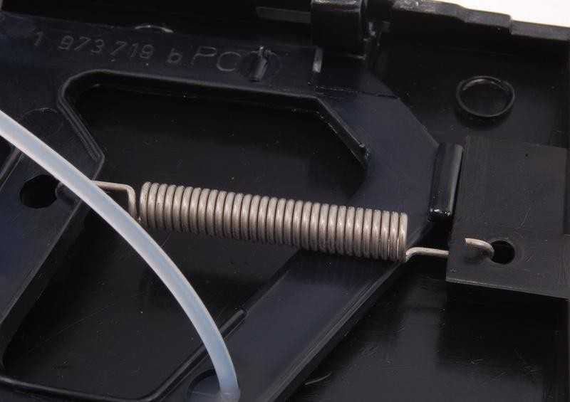 Naujas BMW e34 520i, 525i, 530i priekinis bamperio dangtis kairėje 51111946495