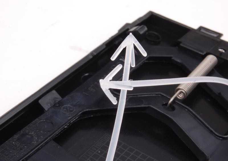 Naujas BMW e34 520i, 525i, 530i priekinis bamperio dangtis kairėje 51111946495