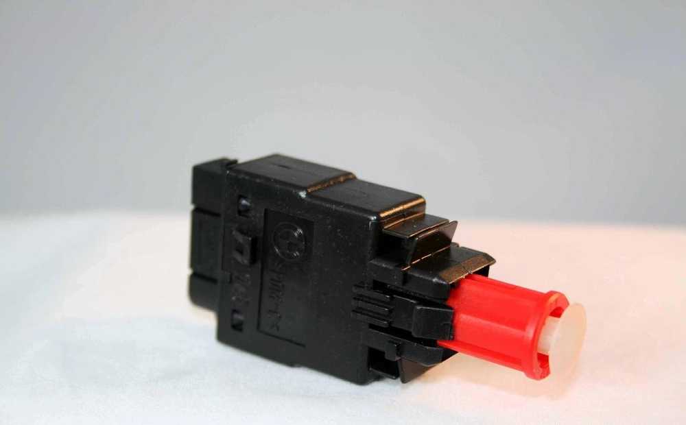 Naujas OEM BMW E30 E36 E34 E32 E31 E36 stabdžių jungiklis 4 šakės 8360417