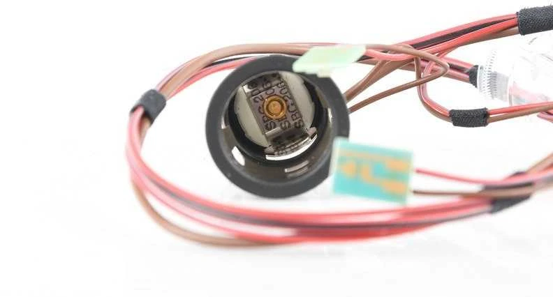 NAUJAS OEM BMW F10 F11 F12 F13 E70 E71 CIGARETĖS ŽIEBIMO KIŠTUKAS 6977675