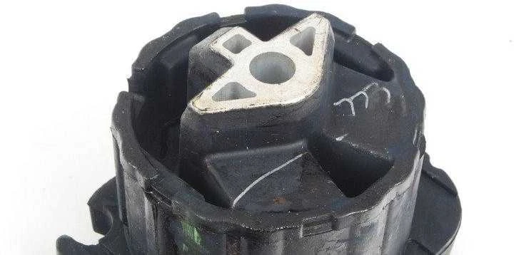 Naujas originalus BMW 07-14 X5 transmisijos laikiklis Trans 2231686467 OEM + garantija