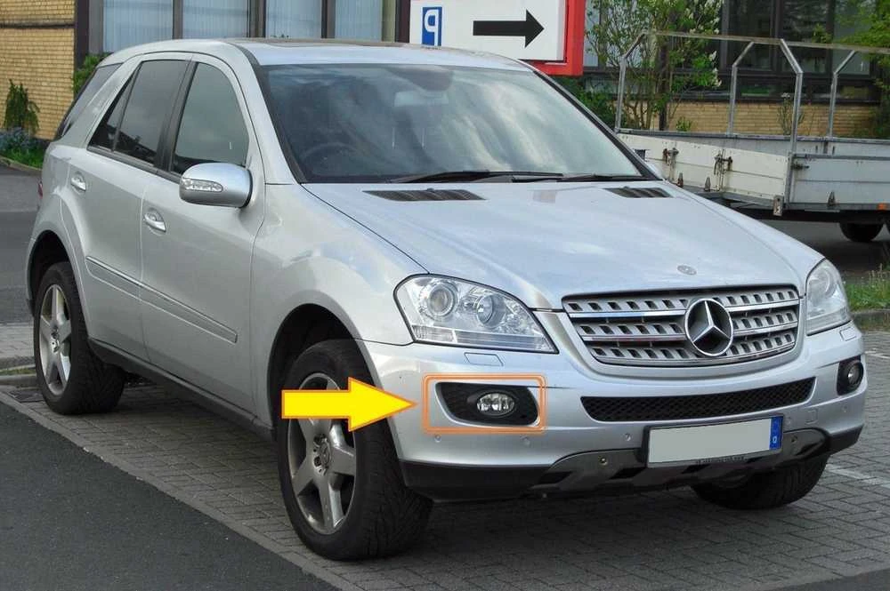 NAUJAS ORIGINALUS MERCEDES BENZ MB ML W164 PRIEKINIO BAMPERIO RŪKO ŽIBINTO GROTELĖS DEŠINĖJE O/S