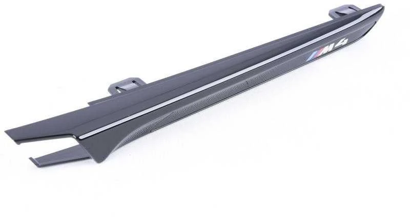 BMW F82 M4 blizgios juodos spalvos kairės pusės sparno grotelės originalios 51148068585