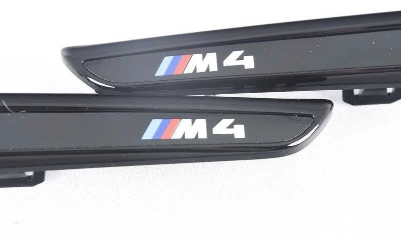 BMW F82 M4 blizgios juodos spalvos kairės pusės sparno grotelės originalios 51148068585