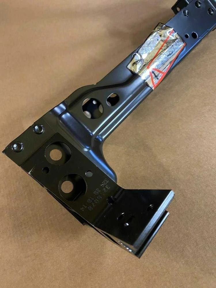 OEM JAGUAR XE X760 PRIEKINIŲ KAIRĖS RADIATORIAUS PALAIKYMO PANELE T4N3262 ORIGINALI