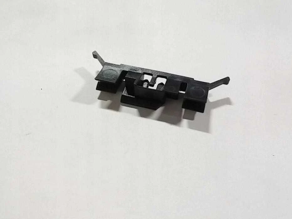 OEM VOLVO S60 MK2 PRIEKINIO LANGO KORPUSO APDAILOS KLIPAS 30753989 NAUJAS