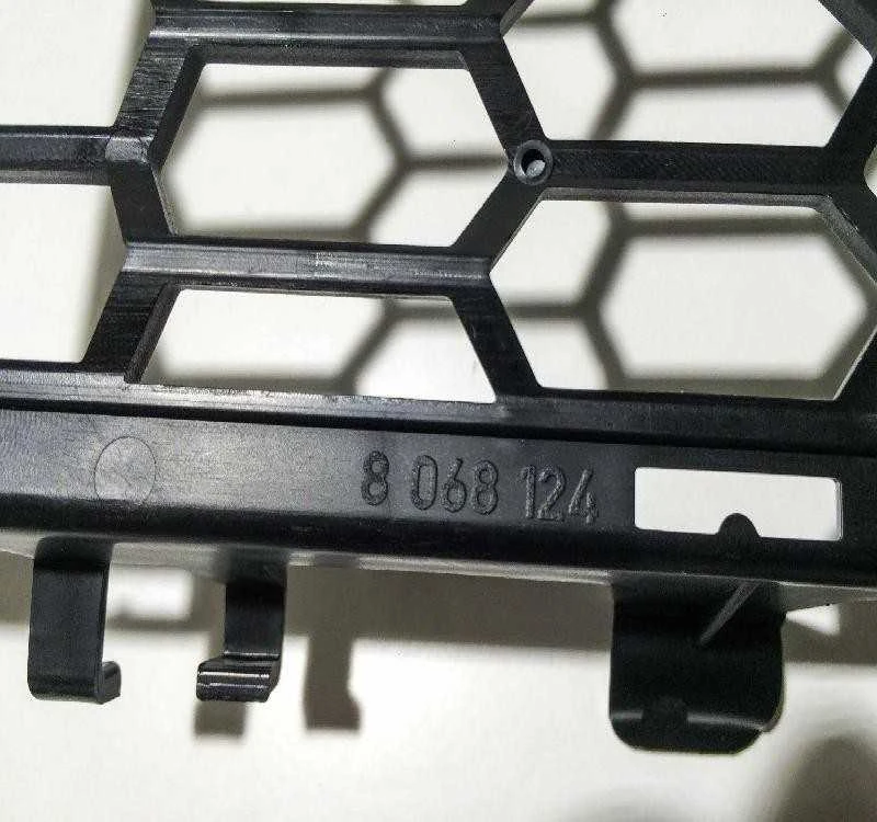 Originalus BMW 3 serijos F30 F31 2012- M paketo priekinis bamperio centrinis grotelių įdėklas