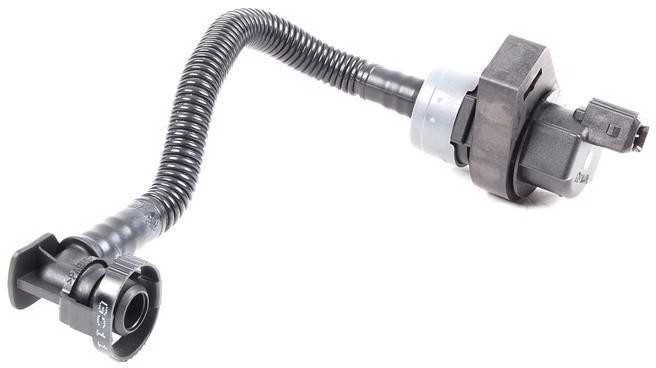 Originalus BMW 5 serijos E60 E61 kuro bako kvėpavimo vožtuvas su vamzdžiu OEM 13907618643