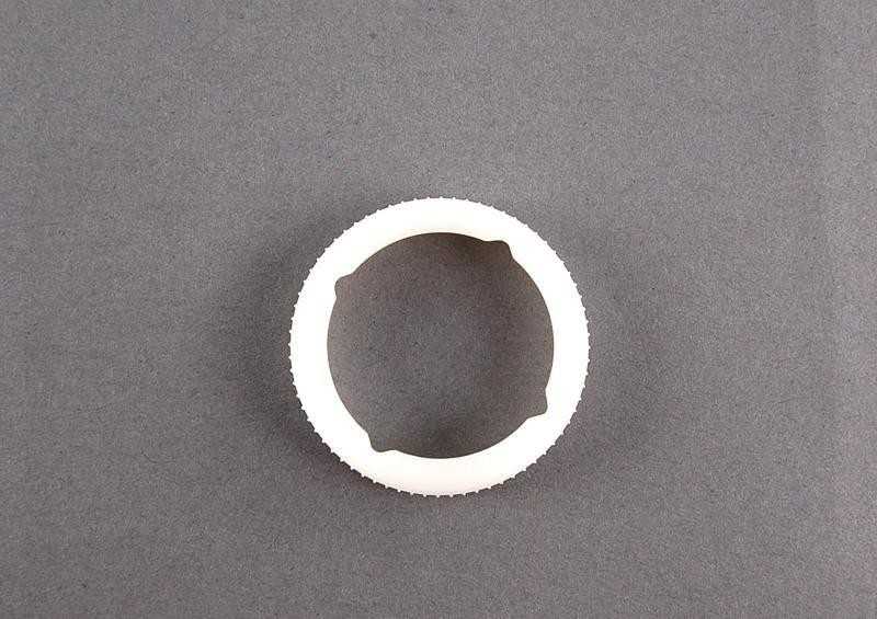 Originalus BMW E12 E21 E23 E24 E28 E30 kamuoliuko puodelio įvorė apatinė OEM 25111207744