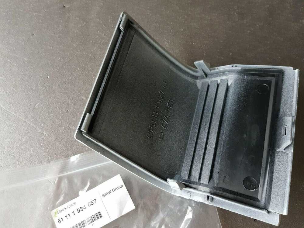 Originalus BMW E28 M Technic priekinis bamperio dangtelis 51111934657 kairysis