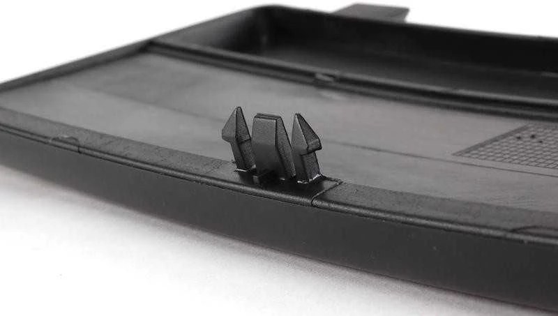 Originalus BMW E34 valstybinio numerio ženklo šalinimo skydelio apdailos dangtelis juodas 51111978089 NAUJAS