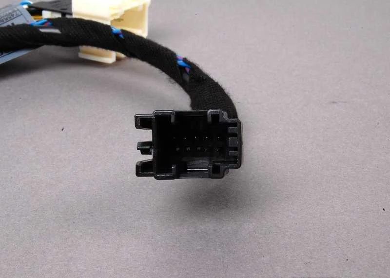 Originalus BMW E38 Sedano pagalbinio kabelio adapteris OEM 61128381219