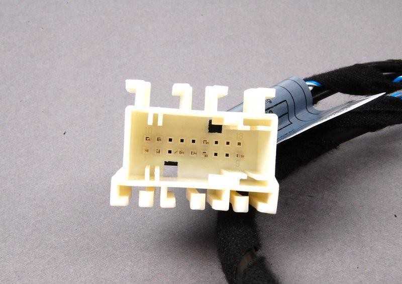 Originalus BMW E38 Sedano pagalbinio kabelio adapteris OEM 61128381219