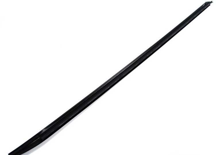 Originalus BMW E38 sedano priekinio stiklo apdailos sandariklis dešinėje OEM 51318125890