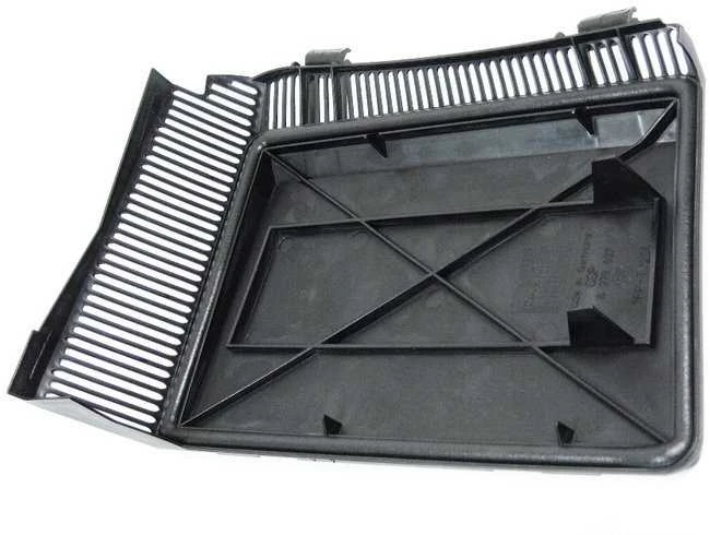 Originalus BMW E39 kabinos oro kanalo mikrofiltras dangtis kairėje OEM 64318379627