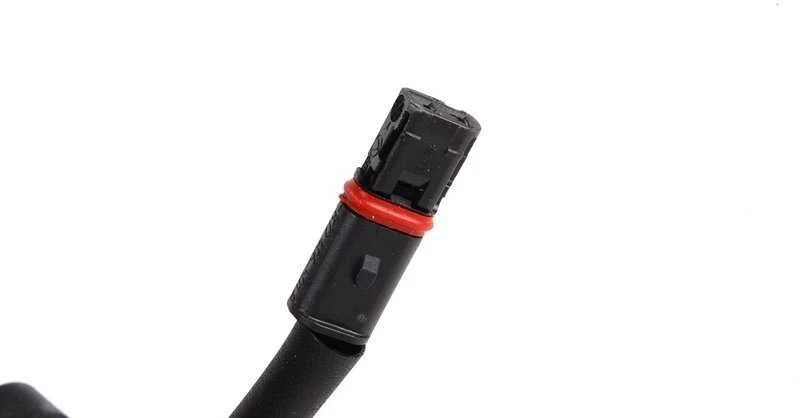 Originalus BMW E60 E61 E63 E64 E65 E66 alkūninis velenas alyvos grąžinimo vamzdis OEM 11157567801