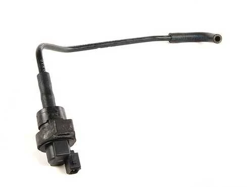 Originalus BMW E60 E61 E83 kuro bako kvėpavimo vožtuvas su vamzdžiu OEM 13907557923