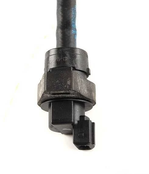 Originalus BMW E60 E61 E83 kuro bako kvėpavimo vožtuvas su vamzdžiu OEM 13907557923