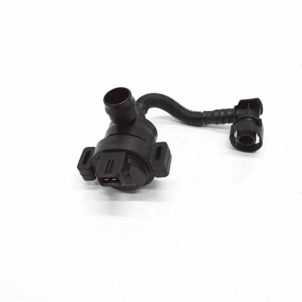 Originalus BMW E60N E61N E81 kuro bako kvėpavimo vožtuvas su vamzdžiu OEM 13907550387