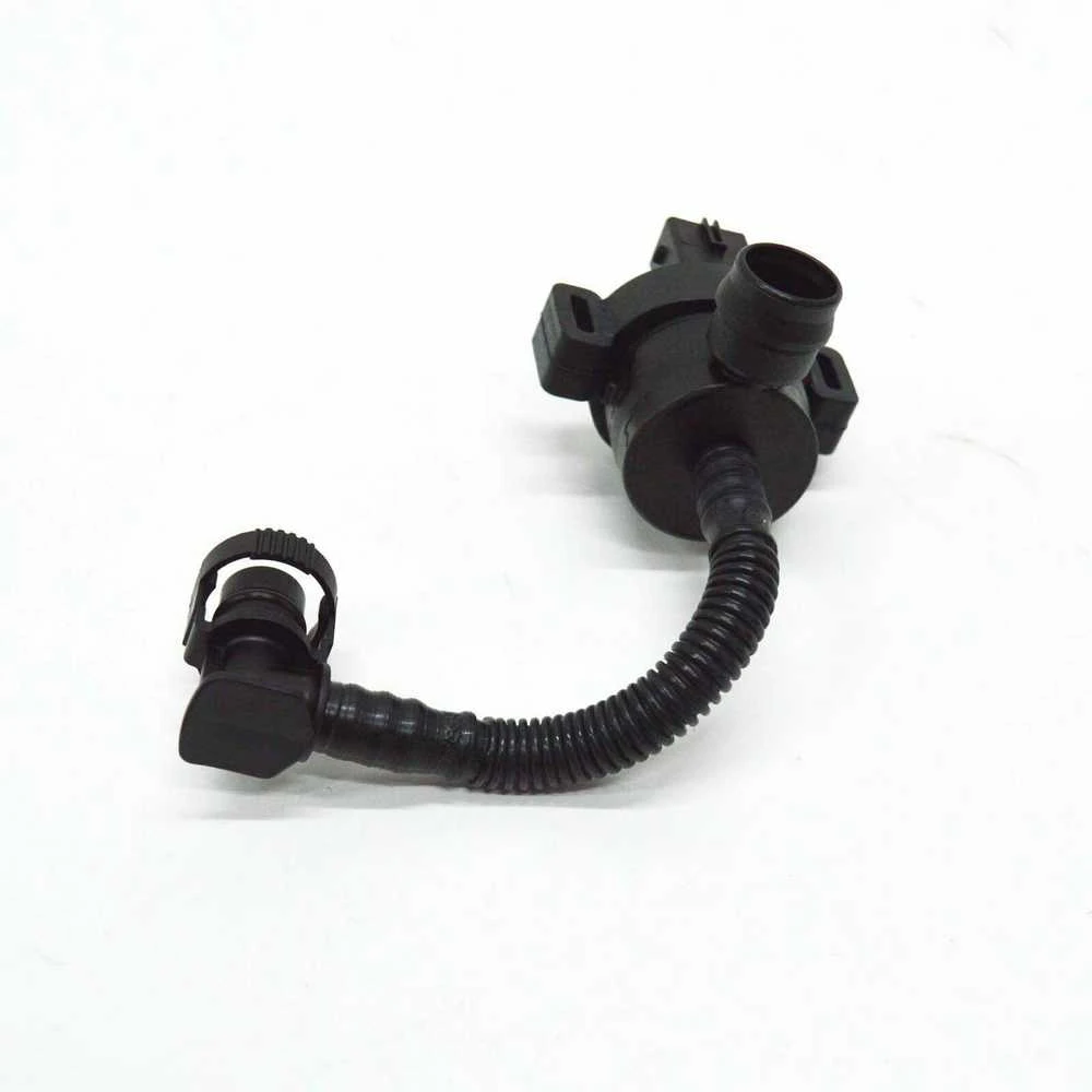 Originalus BMW E60N E61N E81 kuro bako kvėpavimo vožtuvas su vamzdžiu OEM 13907550387