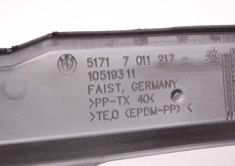 Originalus BMW E65 E66 E67 priekinis viršutinis radiatoriaus oro ventiliacijos kanalas OEM 51717011217