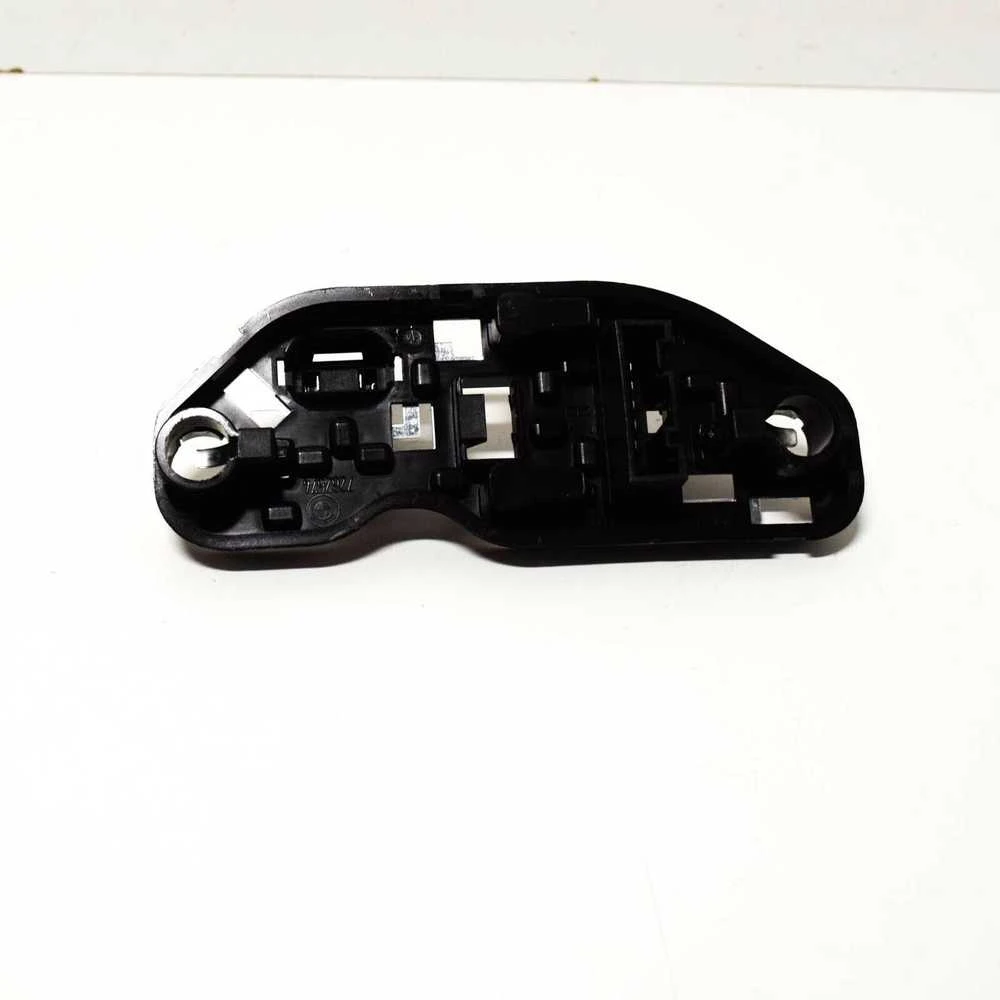 Originalus BMW E70 E70N lemputės laikiklis galinių žibintų šoniniam paneliui dešinėje OEM 63217262574