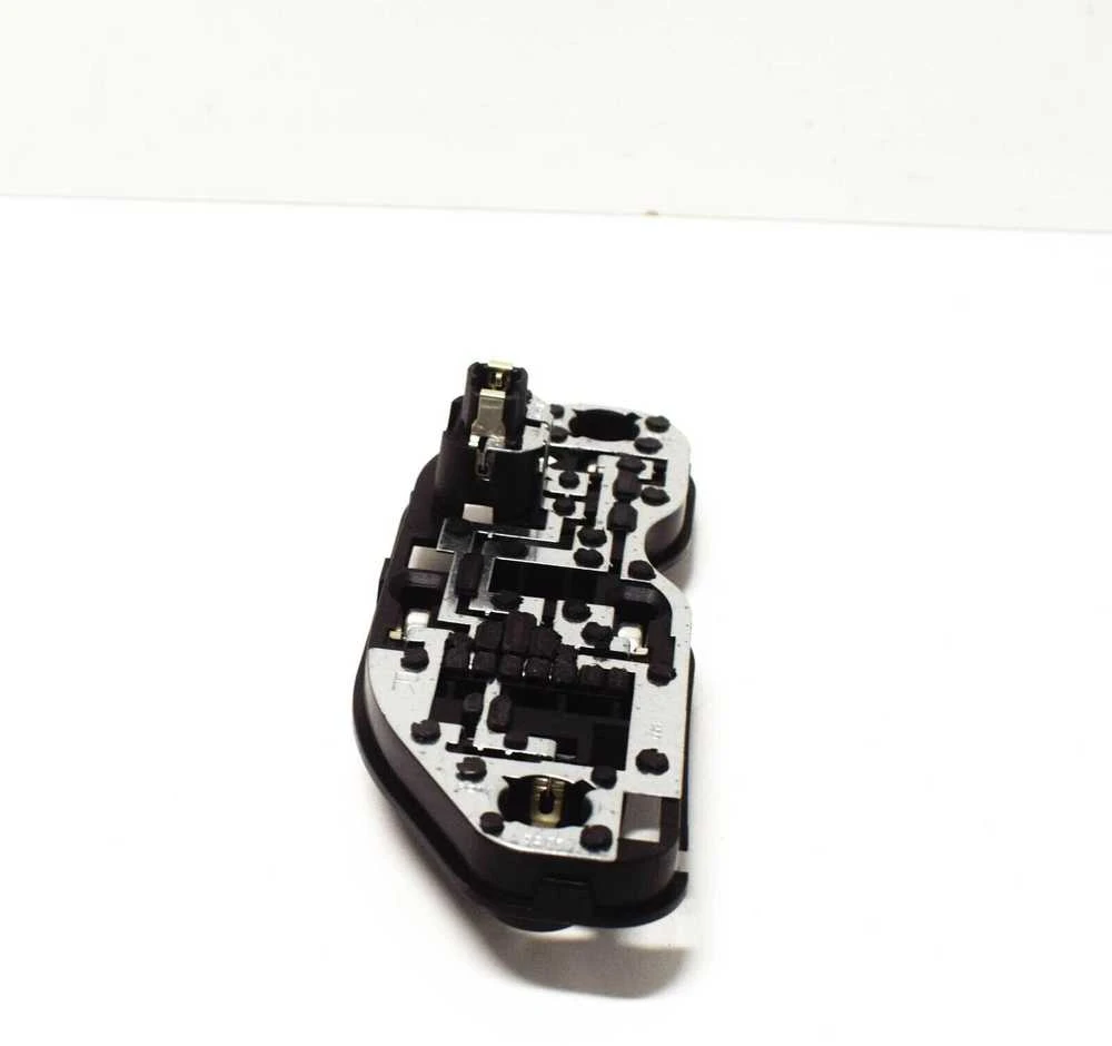 Originalus BMW E70 E70N lemputės laikiklis galinių žibintų šoniniam paneliui dešinėje OEM 63217262574