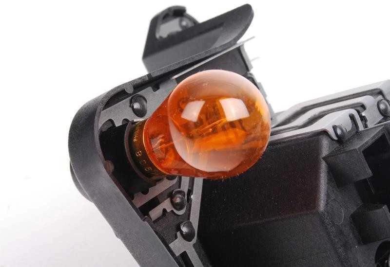 Originalus BMW E92 328i 335i M3 galinio žibinto lemputės laikiklis vairuotojo pusėje 63217174407