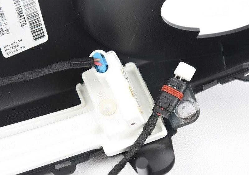 Originalus BMW F30 F30N F31 F31N F32 Apatinis Kampinis Žibintas Dešinėje OEM 63137848776