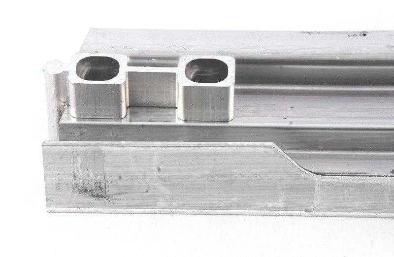 Originalus BMW F55 F56 3 durų adapteris priekinio bamperio apatinis kairysis OEM 51117368481