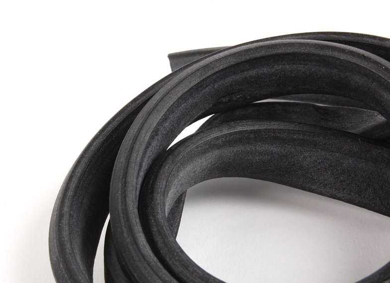 Originalus BMW M3 E30 316 316i 318i 318is 320i 320is sandarinimo juosta 51361924994