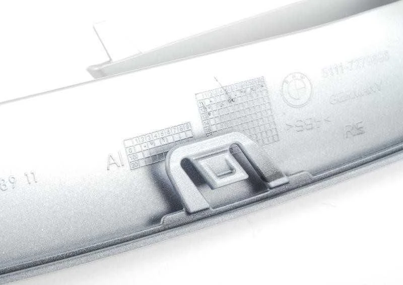 Originalus chromo apdailos rėmelis priekinio žibinto grotelių dešinėje, tinkantis BMW 3 F30 F31 Modern Line 11-