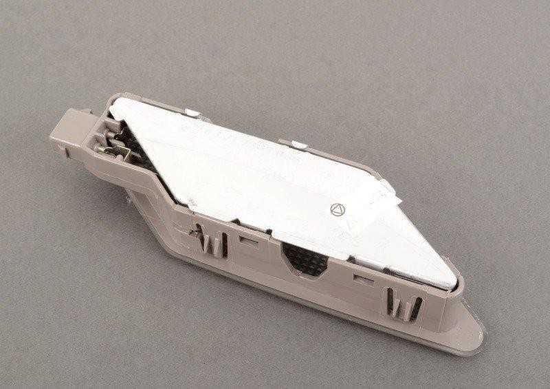 Originalus interjero apšvietimas galinis dešinėje BMW E31 E36 316i 318i 318is 320i 63312254402