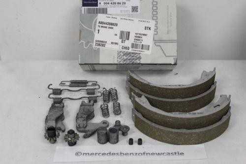 Originalus Mercedes-Benz W204 C-Klasės galiniai rankiniai stabdžių bateliai A0044208620 NAUJI