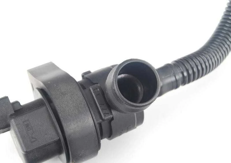 ORIGINALUS OEM BMW 5 serijos E60 E61 kuro bako kvėpavimo vožtuvas su vamzdžiu 13907537113