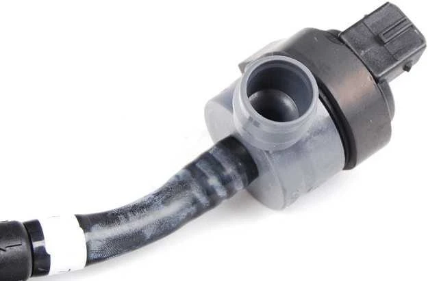 ORIGINALUS OEM BMW E60N E61N E71 Kuro bako kvėpavimo vožtuvas su vamzdžiu 13907618652