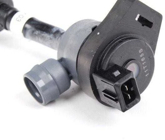ORIGINALUS OEM BMW E60N E61N E71 Kuro bako kvėpavimo vožtuvas su vamzdžiu 13907618652