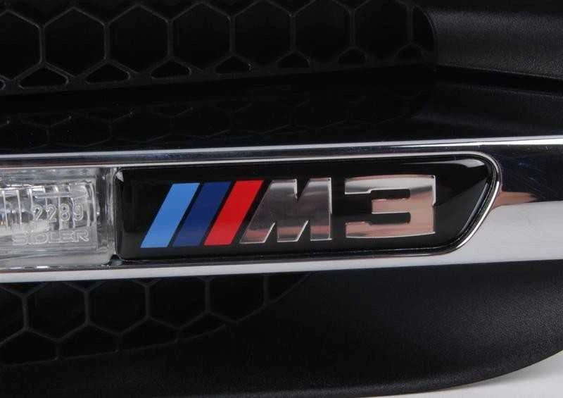 Originalus priekinio sparno apdailos grotelių su emblema dešinėje tinka BMW M3 E90 sedanas 07-2011