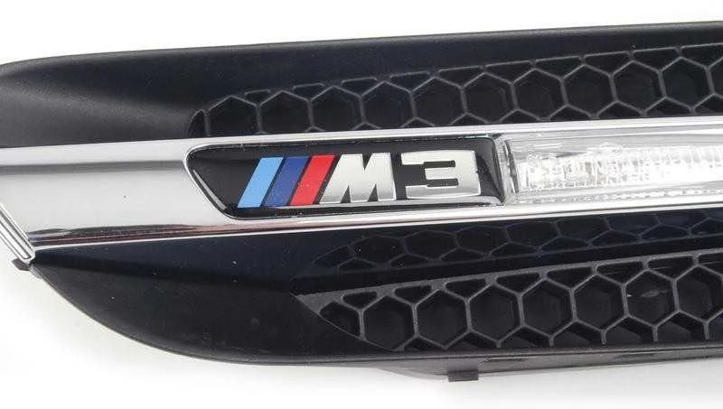 Originalus priekinis sparno apdailos grotelių su emblema kairėje BMW M3 E90 sedanas 2007-2011